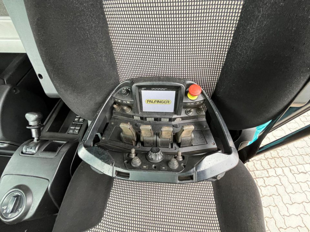 MAN TG-X 26.500 6x2-2 LL Pritsche Heckkran 53m to, Funk,Twistlock. - Platós teherautó, Darus autó: 4 kép. MAN TG-X 26.500 6x2-2 LL Pritsche Heckkran 53m to, Funk,Twistlock. - Platós teherautó, Darus autó: 4 kép.