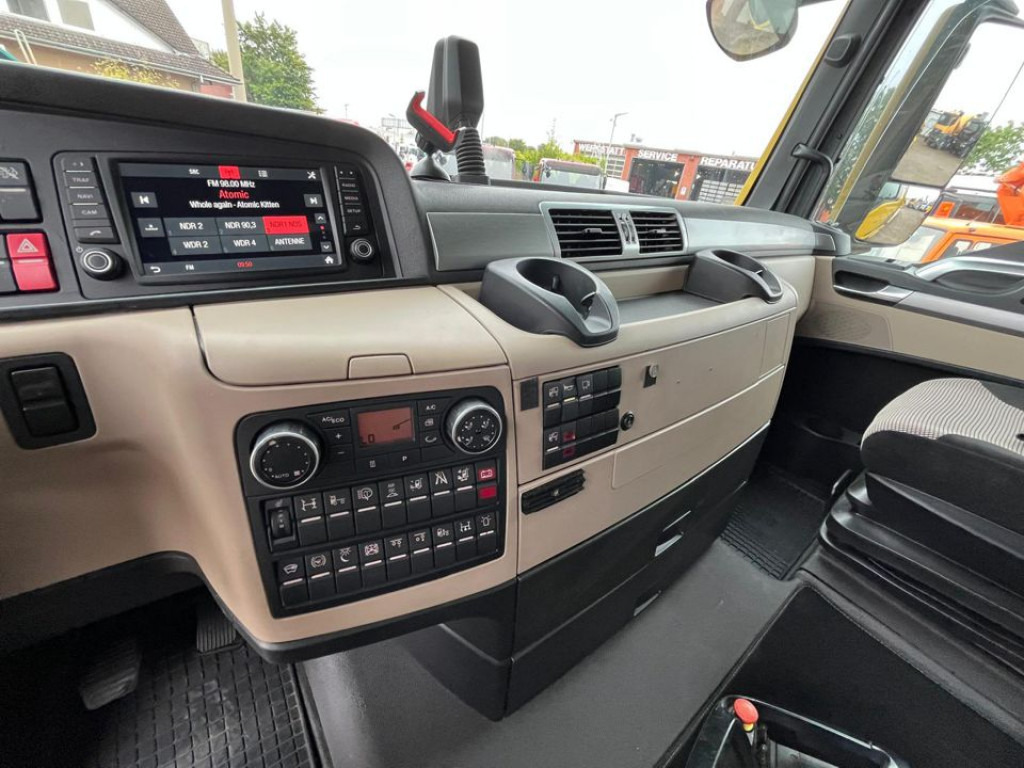 MAN TG-X 26.500 6x2-2 LL Pritsche Heckkran 53m to, Funk,Twistlock. - Platós teherautó, Darus autó: 2 kép. MAN TG-X 26.500 6x2-2 LL Pritsche Heckkran 53m to, Funk,Twistlock. - Platós teherautó, Darus autó: 2 kép.