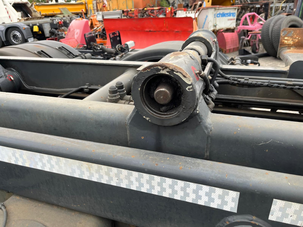 MERCEDES-BENZ Actros 2541 L6x2 Abrollkipper Meiller Schub+Knick - Horgos rakodó teherautó: 3 kép. MERCEDES-BENZ Actros 2541 L6x2 Abrollkipper Meiller Schub+Knick - Horgos rakodó teherautó: 3 kép.