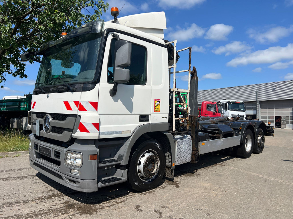 MERCEDES-BENZ Actros 2541 L6x2 Abrollkipper mit Kran Funk+Greiferst - Horgos rakodó teherautó, Darus autó: 1 kép. MERCEDES-BENZ Actros 2541 L6x2 Abrollkipper mit Kran Funk+Greiferst - Horgos rakodó teherautó, Darus autó: 1 kép.