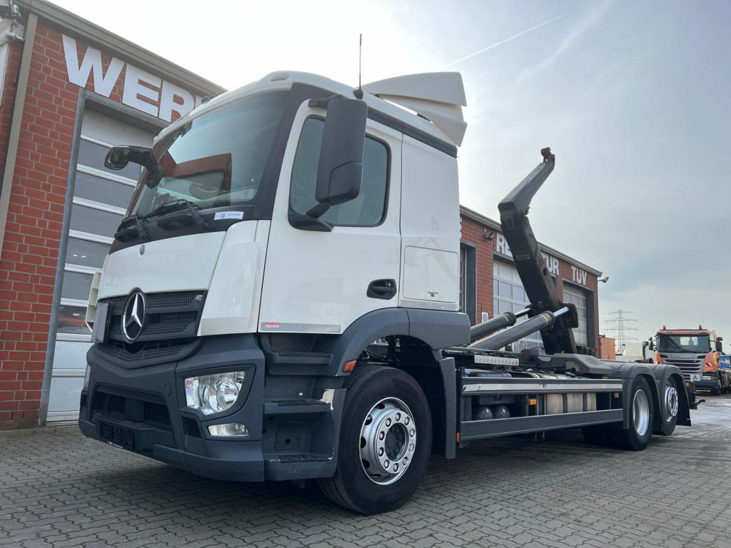 MERCEDES-BENZ Actros neu 2543 L 6x2 Abrollkipper Meiller Funk - Horgos rakodó teherautó: 1 kép. MERCEDES-BENZ Actros neu 2543 L 6x2 Abrollkipper Meiller Funk - Horgos rakodó teherautó: 1 kép.