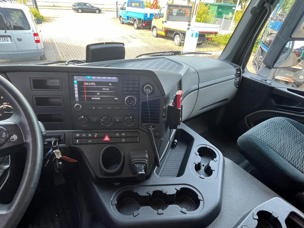MERCEDES-BENZ Antos 1830 L nR 4x2 Standardkoffer LBW LBW 2to+Funk - Dobozos felépítményű teherautó: 4 kép. MERCEDES-BENZ Antos 1830 L nR 4x2 Standardkoffer LBW LBW 2to+Funk - Dobozos felépítményű teherautó: 4 kép.