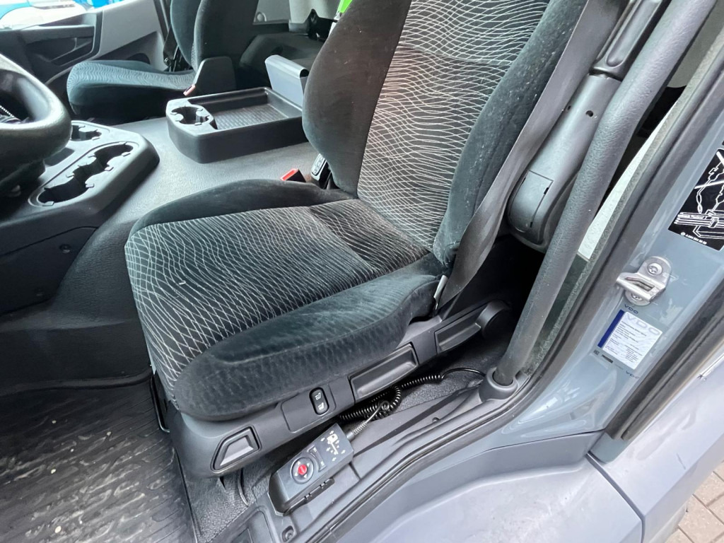 MERCEDES-BENZ Antos 1830 L nR 4x2 Standardkoffer LBW LBW 2to+Funk - Dobozos felépítményű teherautó: 5 kép. MERCEDES-BENZ Antos 1830 L nR 4x2 Standardkoffer LBW LBW 2to+Funk - Dobozos felépítményű teherautó: 5 kép.