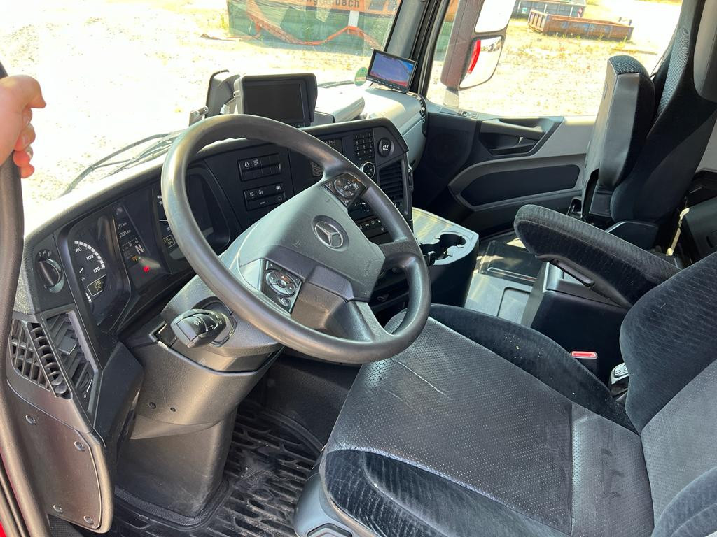 MERCEDES-BENZ Antos 2540 L 6x2 Pritsche LBW Coca Cola LBW 2to - Ponyvás teherautó: 4 kép. MERCEDES-BENZ Antos 2540 L 6x2 Pritsche LBW Coca Cola LBW 2to - Ponyvás teherautó: 4 kép.