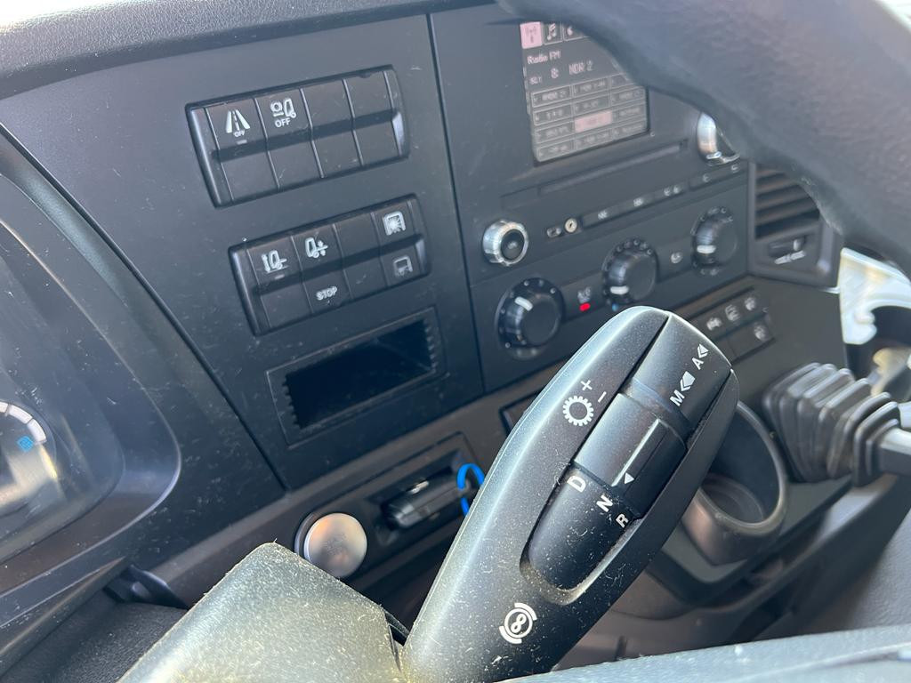 MERCEDES-BENZ Antos 2540 L 6x2 Pritsche LBW - Ponyvás teherautó: 4 kép. MERCEDES-BENZ Antos 2540 L 6x2 Pritsche LBW - Ponyvás teherautó: 4 kép.