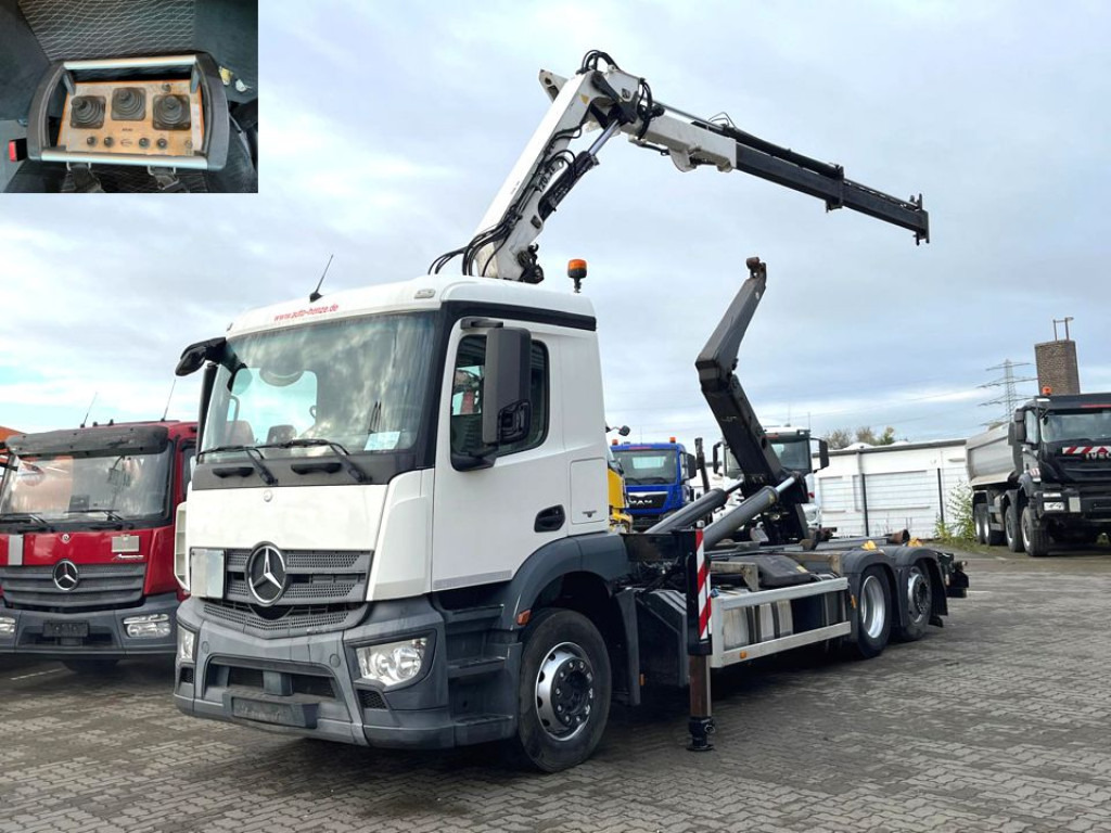 MERCEDES-BENZ Antos 2543 L 6x2 Abrollkipper mit Kran Funk+Greiferst. - Horgos rakodó teherautó, Darus autó: 1 kép. MERCEDES-BENZ Antos 2543 L 6x2 Abrollkipper mit Kran Funk+Greiferst. - Horgos rakodó teherautó, Darus autó: 1 kép.