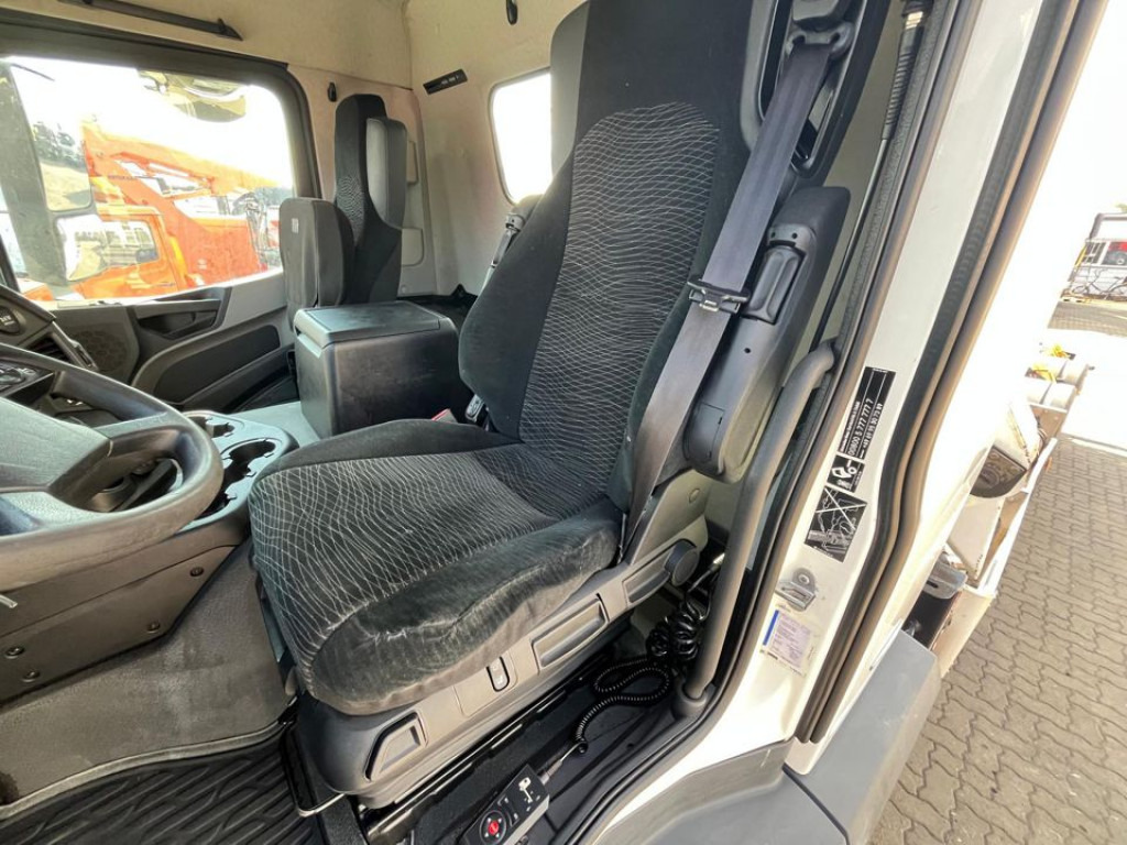 MERCEDES-BENZ Antos 2543 L 6x2 Abrollkipper mit Kran Funk+Greiferst. - Horgos rakodó teherautó, Darus autó: 4 kép. MERCEDES-BENZ Antos 2543 L 6x2 Abrollkipper mit Kran Funk+Greiferst. - Horgos rakodó teherautó, Darus autó: 4 kép.