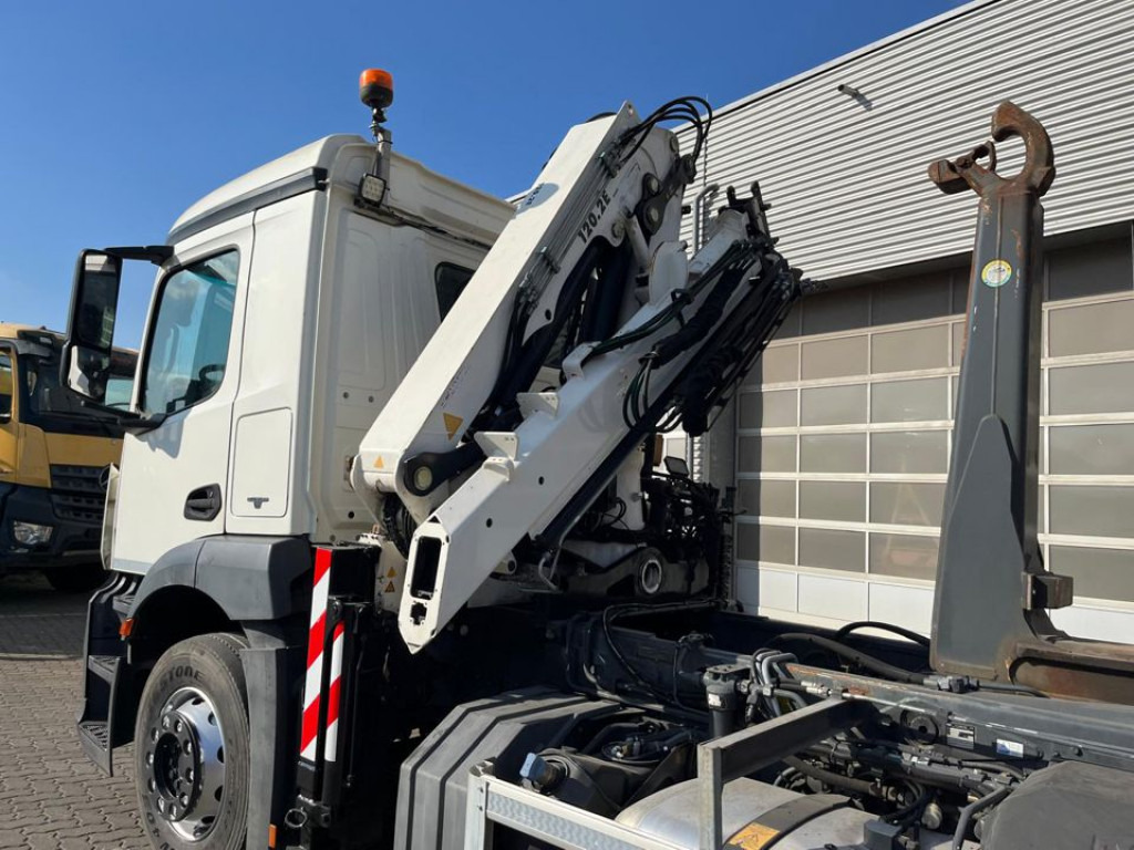 MERCEDES-BENZ Antos 2543 L 6x2 Abrollkipper mit Kran Funk+Greiferst. - Horgos rakodó teherautó, Darus autó: 5 kép. MERCEDES-BENZ Antos 2543 L 6x2 Abrollkipper mit Kran Funk+Greiferst. - Horgos rakodó teherautó, Darus autó: 5 kép.
