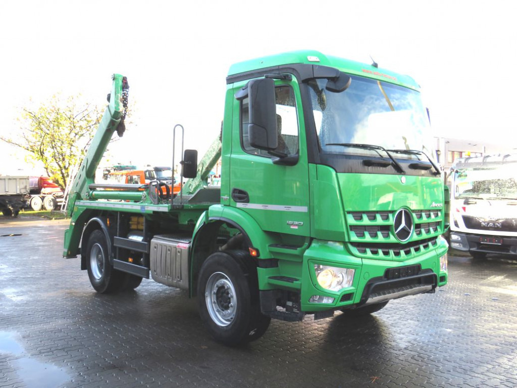 MERCEDES-BENZ Arocs 1830 K Absetzkipper Meiller Tele - Konténerszállító: 4 kép. MERCEDES-BENZ Arocs 1830 K Absetzkipper Meiller Tele - Konténerszállító: 4 kép.