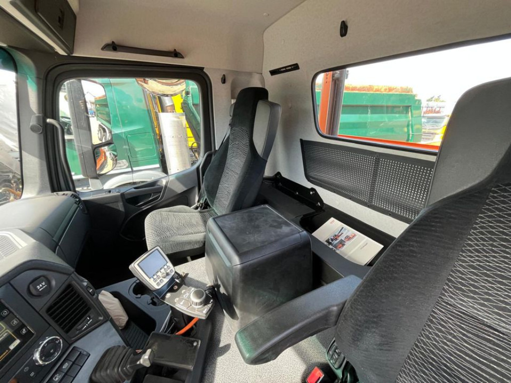 MERCEDES-BENZ Arocs 2135 AK 4x4 2-Achs Allradkipper Kommunalhydr. - Billenőplatós teherautó: 4 kép. MERCEDES-BENZ Arocs 2135 AK 4x4 2-Achs Allradkipper Kommunalhydr. - Billenőplatós teherautó: 4 kép.