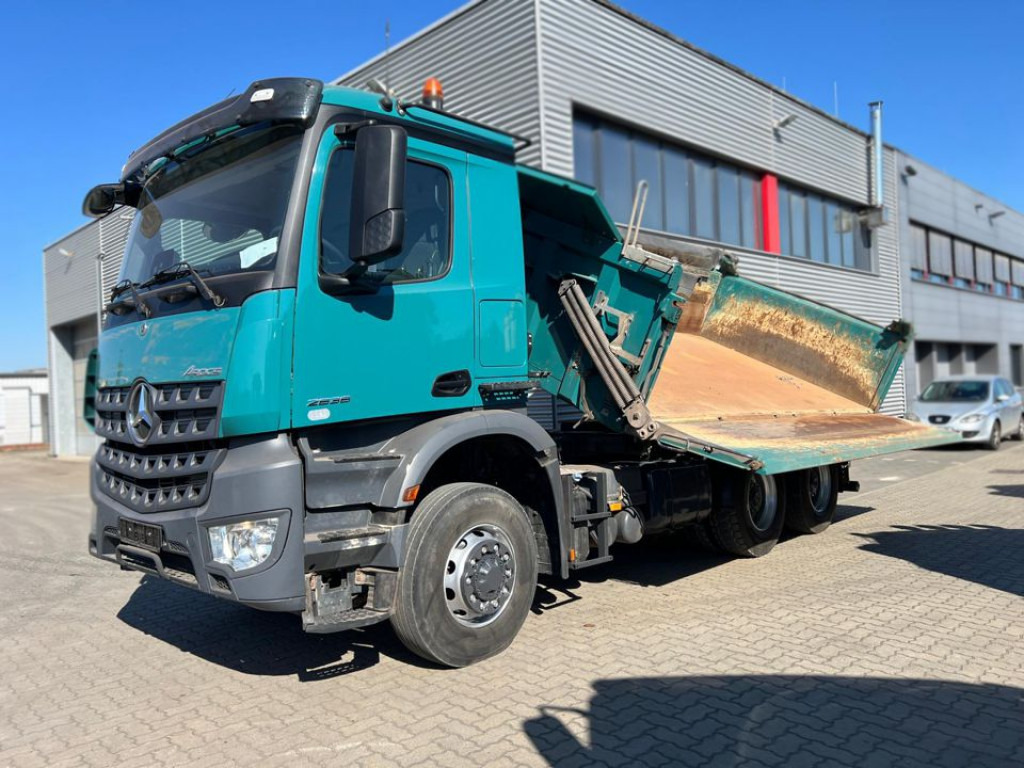 MERCEDES-BENZ Arocs 2636 6x6 HAD 3-Achs Allradkipper Meiller - Billenőplatós teherautó: 1 kép. MERCEDES-BENZ Arocs 2636 6x6 HAD 3-Achs Allradkipper Meiller - Billenőplatós teherautó: 1 kép.