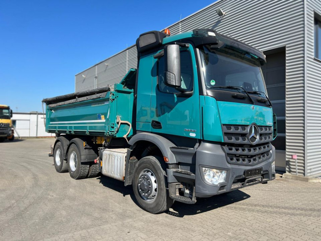 MERCEDES-BENZ Arocs 2636 6x6 HAD 3-Achs Allradkipper Meiller - Billenőplatós teherautó: 2 kép. MERCEDES-BENZ Arocs 2636 6x6 HAD 3-Achs Allradkipper Meiller - Billenőplatós teherautó: 2 kép.