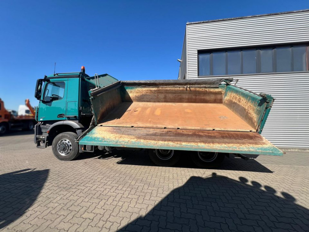 MERCEDES-BENZ Arocs 2636 6x6 HAD 3-Achs Allradkipper Meiller - Billenőplatós teherautó: 5 kép. MERCEDES-BENZ Arocs 2636 6x6 HAD 3-Achs Allradkipper Meiller - Billenőplatós teherautó: 5 kép.