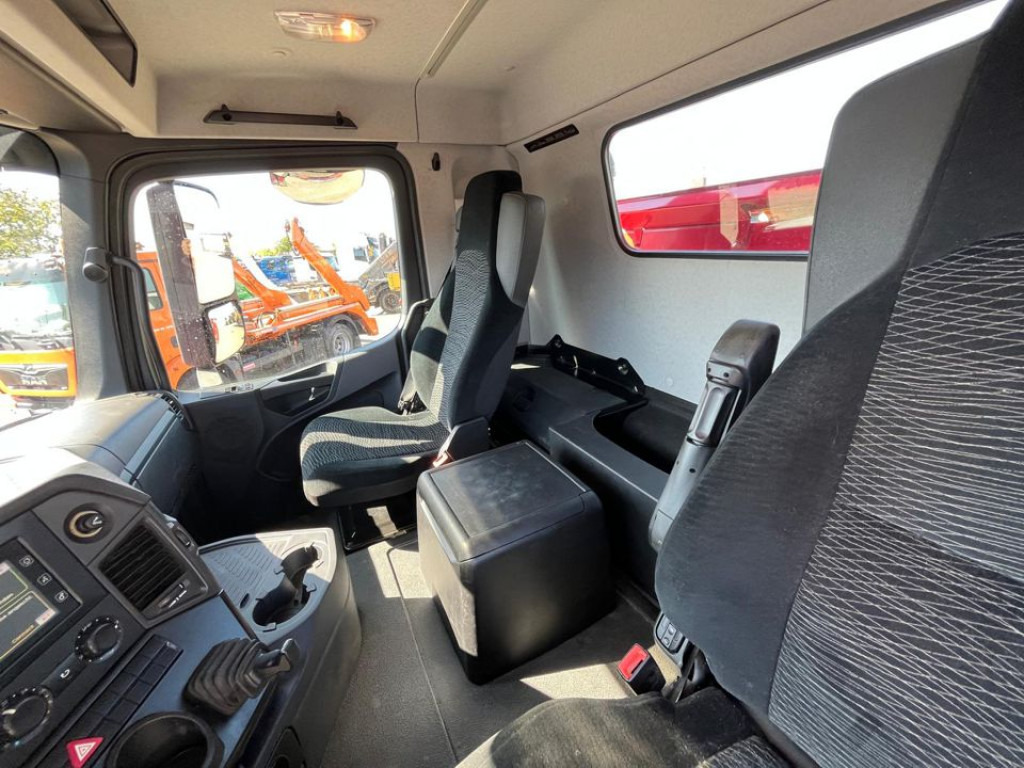 MERCEDES-BENZ Arocs 2648 6x4 3-Achs Kipper Bordmatik - Billenőplatós teherautó: 3 kép. MERCEDES-BENZ Arocs 2648 6x4 3-Achs Kipper Bordmatik - Billenőplatós teherautó: 3 kép.