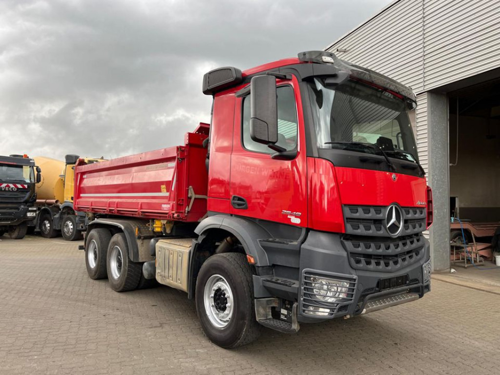 MERCEDES-BENZ Arocs 2648 6x4 3-Achs Kipper Bordmatik - Billenőplatós teherautó: 5 kép. MERCEDES-BENZ Arocs 2648 6x4 3-Achs Kipper Bordmatik - Billenőplatós teherautó: 5 kép.