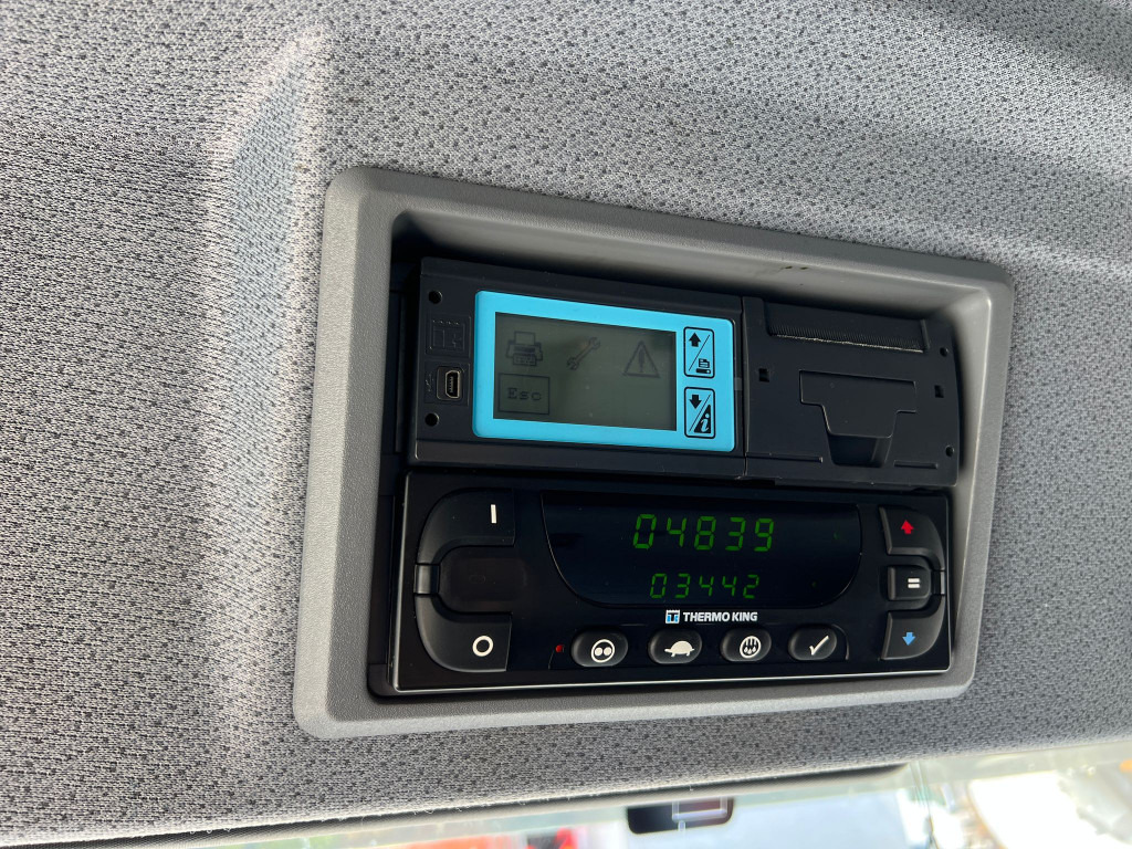 MERCEDES-BENZ Atego 1224 L Kühlkoffer LBW Tiefkühler 6,2m LBW - Hűtős teherautó: 2 kép. MERCEDES-BENZ Atego 1224 L Kühlkoffer LBW Tiefkühler 6,2m LBW - Hűtős teherautó: 2 kép.