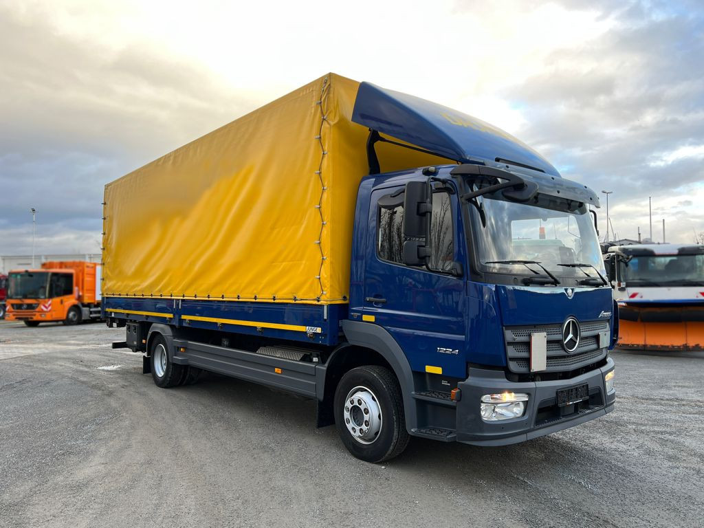 MERCEDES-BENZ Atego 1224 L  Pritsche LBW LBW 1.5 to - Ponyvás teherautó: 2 kép. MERCEDES-BENZ Atego 1224 L  Pritsche LBW LBW 1.5 to - Ponyvás teherautó: 2 kép.