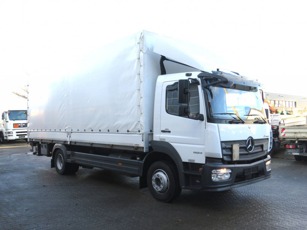 MERCEDES-BENZ Atego 1224 L  Pritsche LBW LBW 1.5to - Ponyvás teherautó: 2 kép. MERCEDES-BENZ Atego 1224 L  Pritsche LBW LBW 1.5to - Ponyvás teherautó: 2 kép.