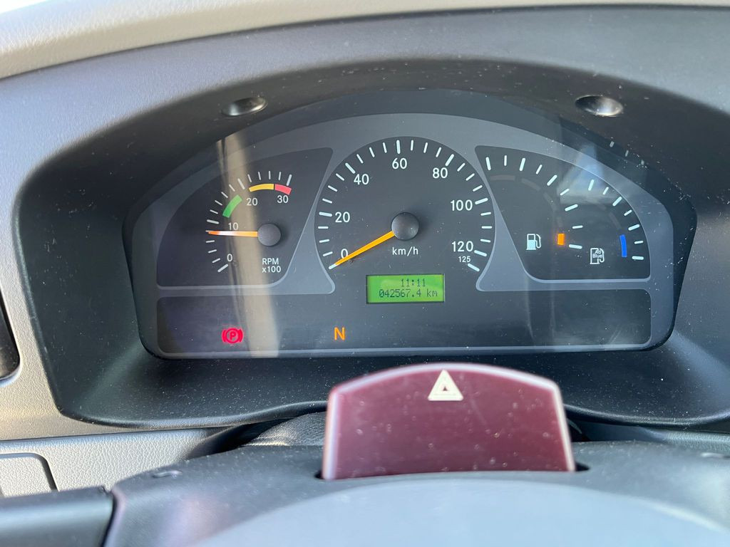 MERCEDES-BENZ Unimog U20 2-Achs Allradkipper Kran Palfinger Kran - Billenőplatós teherautó, Darus autó: 2 kép. MERCEDES-BENZ Unimog U20 2-Achs Allradkipper Kran Palfinger Kran - Billenőplatós teherautó, Darus autó: 2 kép.