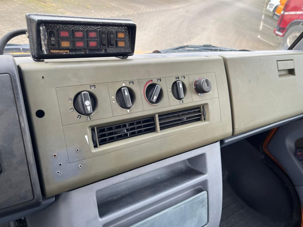 Emelőkosaras teherautó MERCEDES-BENZ Vario 612 D Hubarbeitsbühne Arbeitshöhe 18m: 12 kép.