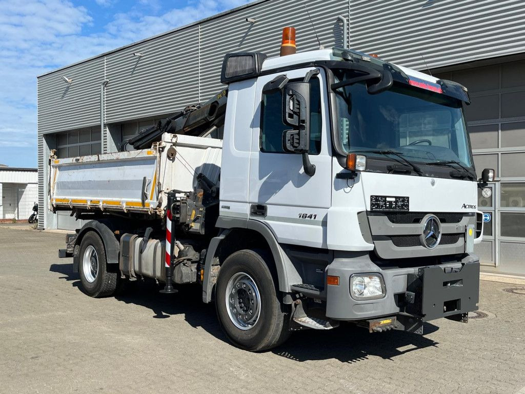 Mercedes-Benz Actros 1841 K 2-Achs Kipper Kran Funk/2xhydr+Gre - Billenőplatós teherautó, Darus autó: 2 kép. Mercedes-Benz Actros 1841 K 2-Achs Kipper Kran Funk/2xhydr+Gre - Billenőplatós teherautó, Darus autó: 2 kép.