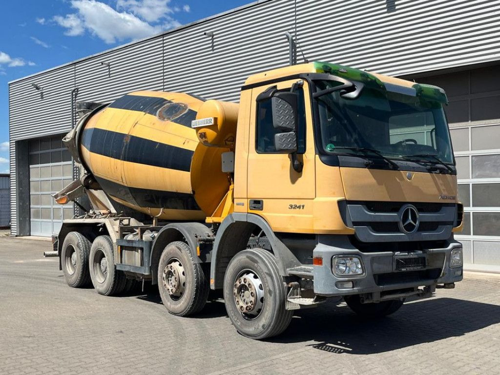 Mercedes-Benz Actros 3241 B 8x4 Betonmischer Liebherr, Deutsc - Horgos rakodó teherautó: 2 kép. Mercedes-Benz Actros 3241 B 8x4 Betonmischer Liebherr, Deutsc - Horgos rakodó teherautó: 2 kép.