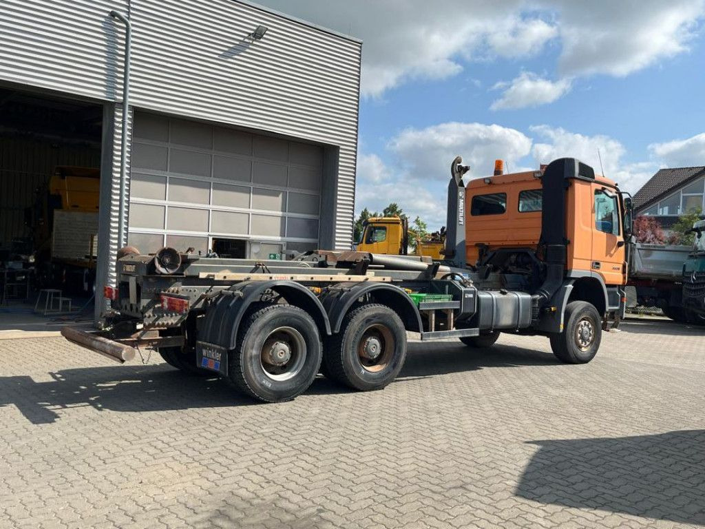 Mercedes-Benz Actros 3336 AK 6x6 Abrollkipper org. nur 84TKM - Horgos rakodó teherautó: 4 kép. Mercedes-Benz Actros 3336 AK 6x6 Abrollkipper org. nur 84TKM - Horgos rakodó teherautó: 4 kép.