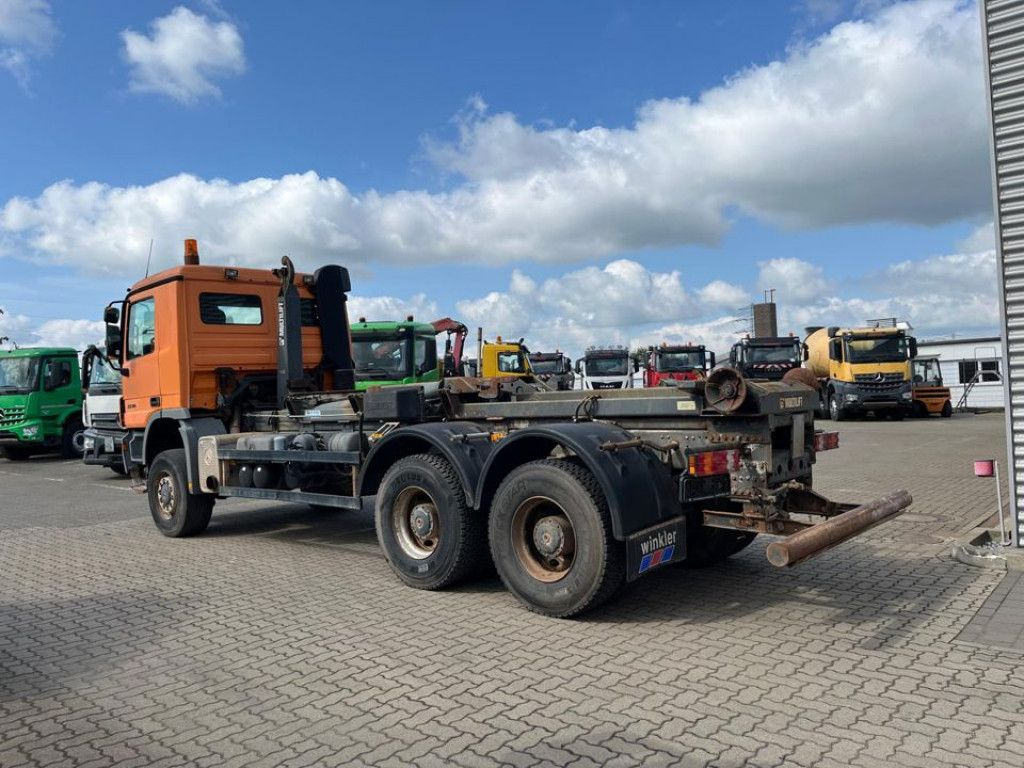 Mercedes-Benz Actros 3336 AK 6x6 Abrollkipper org. nur 84TKM - Horgos rakodó teherautó: 3 kép. Mercedes-Benz Actros 3336 AK 6x6 Abrollkipper org. nur 84TKM - Horgos rakodó teherautó: 3 kép.