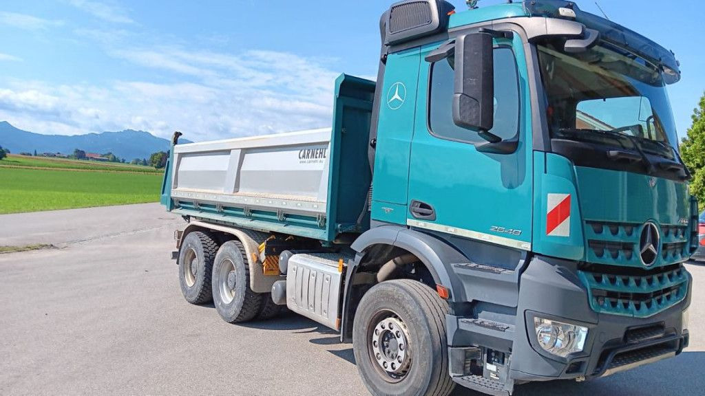 Mercedes-Benz Arocs 2648 6x4 3-Achs Kipper Bordmatik - Billenőplatós teherautó: 2 kép. Mercedes-Benz Arocs 2648 6x4 3-Achs Kipper Bordmatik - Billenőplatós teherautó: 2 kép.