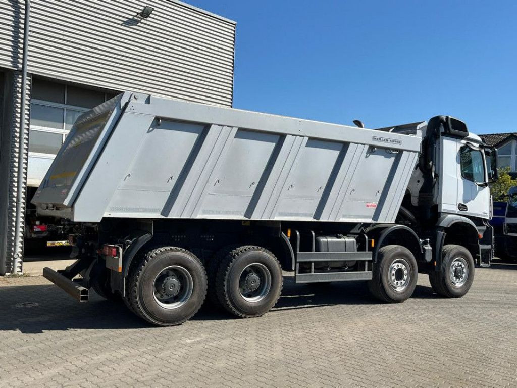 Mercedes-Benz Arocs 4153 8x6 4 Achs Muldenkipper Meiller - Billenőplatós teherautó: 3 kép. Mercedes-Benz Arocs 4153 8x6 4 Achs Muldenkipper Meiller - Billenőplatós teherautó: 3 kép.
