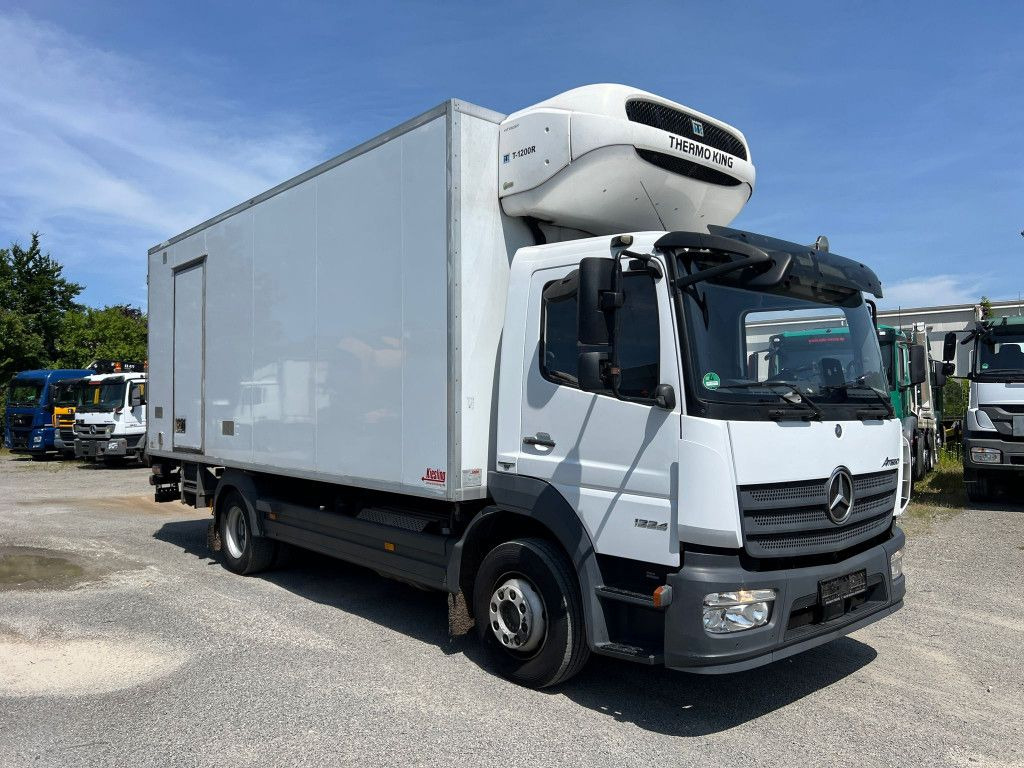 Mercedes-Benz Atego 1224 L Kühlkoffer LBW Tiefkühler 6,2m/LBW - Hűtős teherautó: 2 kép. Mercedes-Benz Atego 1224 L Kühlkoffer LBW Tiefkühler 6,2m/LBW - Hűtős teherautó: 2 kép.