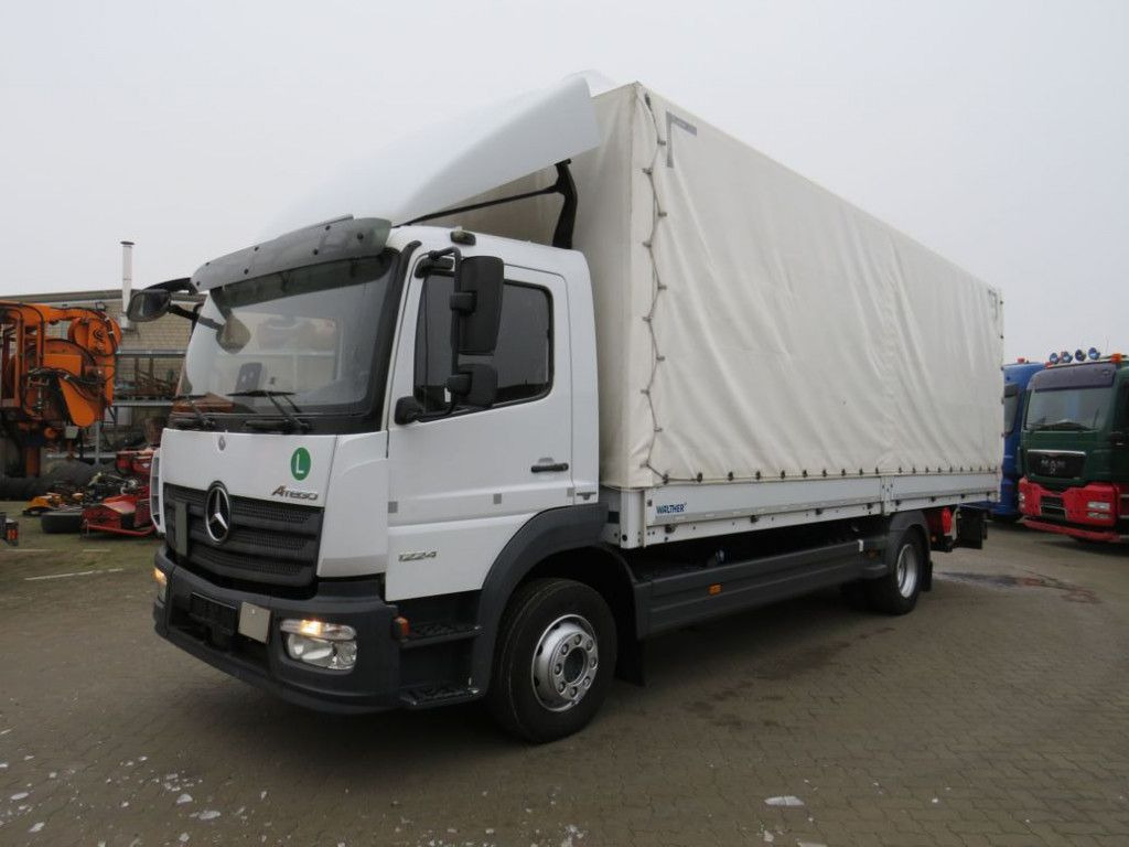 Mercedes-Benz Atego 1224 L Pritsche LBW LBW 1.5to - Ponyvás teherautó: 1 kép. Mercedes-Benz Atego 1224 L Pritsche LBW LBW 1.5to - Ponyvás teherautó: 1 kép.