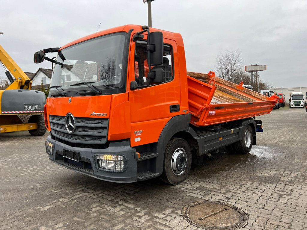 Mercedes-Benz Atego 818 K 2-Achs Kipper Schalter - Billenőplatós teherautó: 1 kép. Mercedes-Benz Atego 818 K 2-Achs Kipper Schalter - Billenőplatós teherautó: 1 kép.