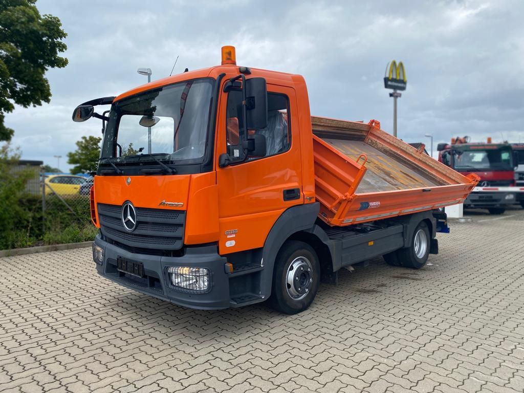 Mercedes-Benz Atego 818 K 2-Achs Kipper Schalter - Billenőplatós kisteherautó: 1 kép. Mercedes-Benz Atego 818 K 2-Achs Kipper Schalter - Billenőplatós kisteherautó: 1 kép.
