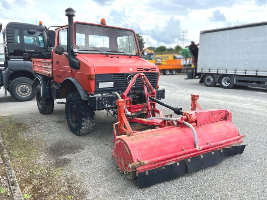 Mercedes-Benz Unimog U 424 2-Achs Allradkipper Front+Heckhydra - Billenőplatós teherautó: 2 kép. Mercedes-Benz Unimog U 424 2-Achs Allradkipper Front+Heckhydra - Billenőplatós teherautó: 2 kép.