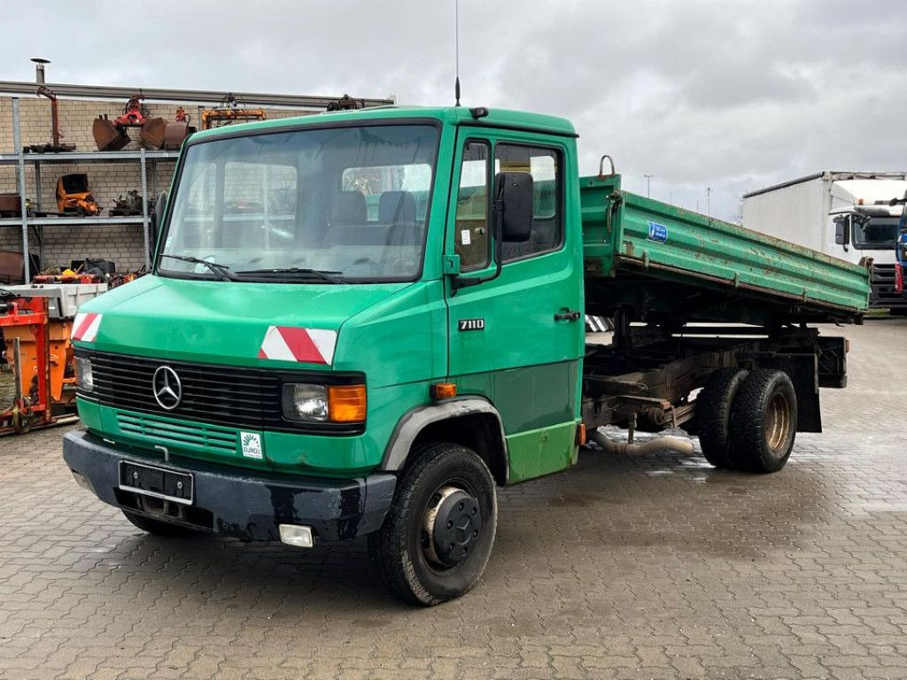 Mercedes-Benz Vario 711 DK 2-Achs Kipper Meiller - Billenőplatós kisteherautó: 1 kép. Mercedes-Benz Vario 711 DK 2-Achs Kipper Meiller - Billenőplatós kisteherautó: 1 kép.