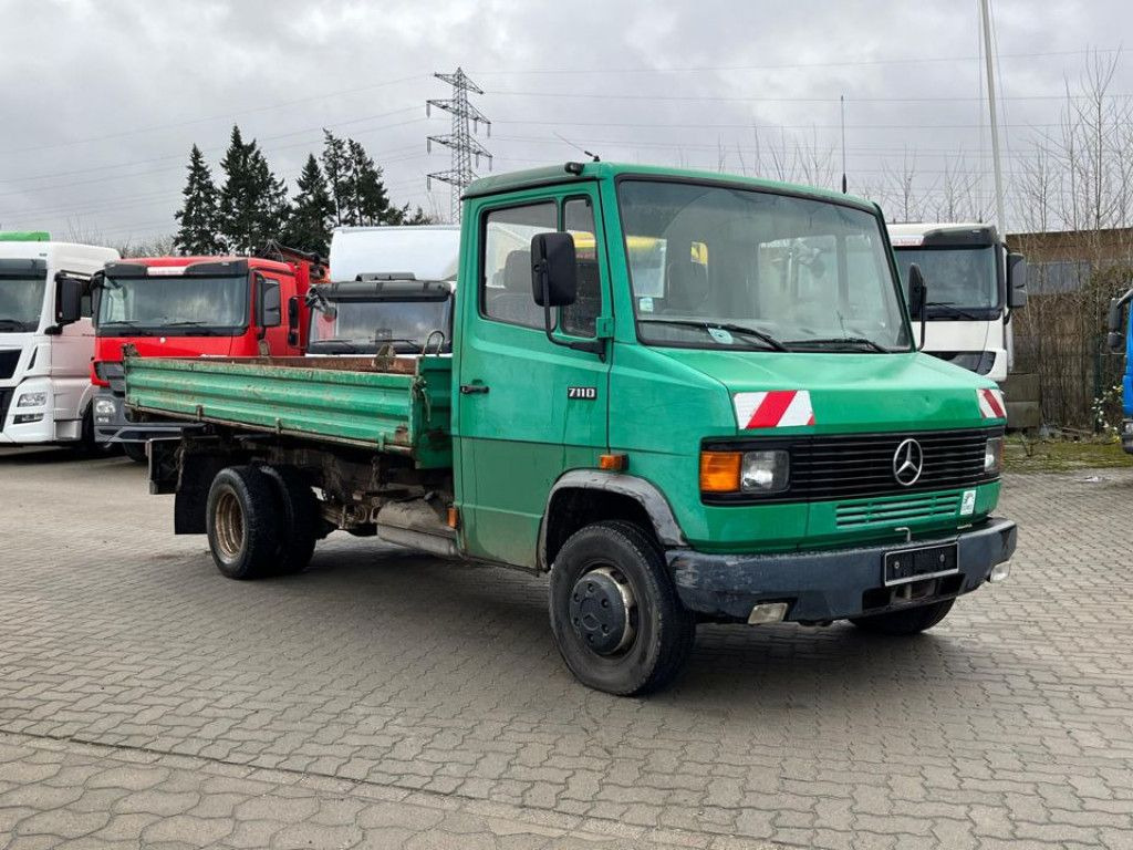 Mercedes-Benz Vario 711 DK 2-Achs Kipper Meiller - Billenőplatós kisteherautó: 2 kép. Mercedes-Benz Vario 711 DK 2-Achs Kipper Meiller - Billenőplatós kisteherautó: 2 kép.