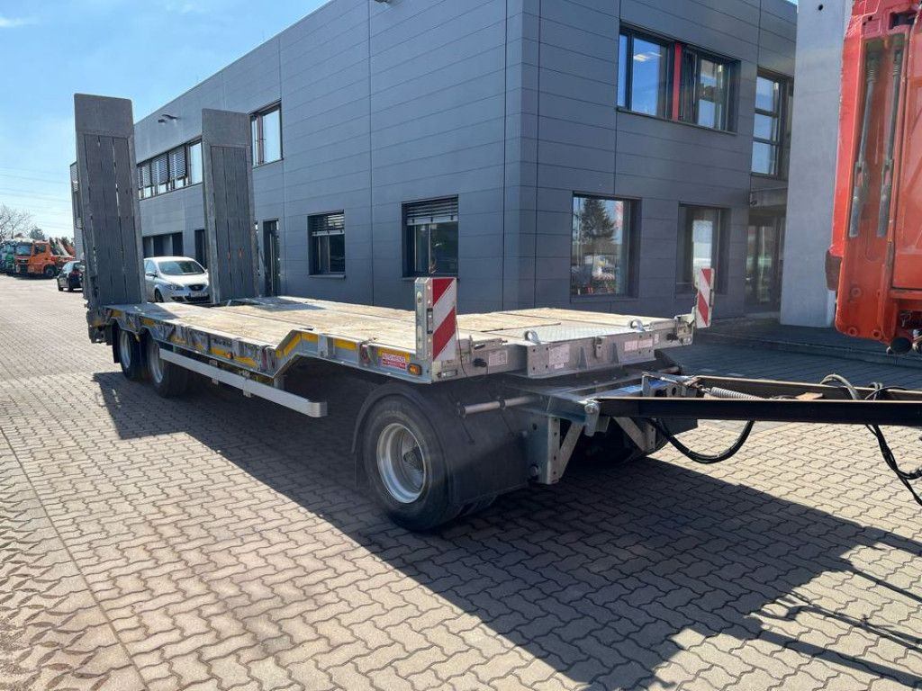 Müller-Mitteltal Tiefladeanhänger T 3 Profi 30,0 Tiefladeranhänge - Pótkocsi mélybölcsős: 4 kép. Müller-Mitteltal Tiefladeanhänger T 3 Profi 30,0 Tiefladeranhänge - Pótkocsi mélybölcsős: 4 kép.
