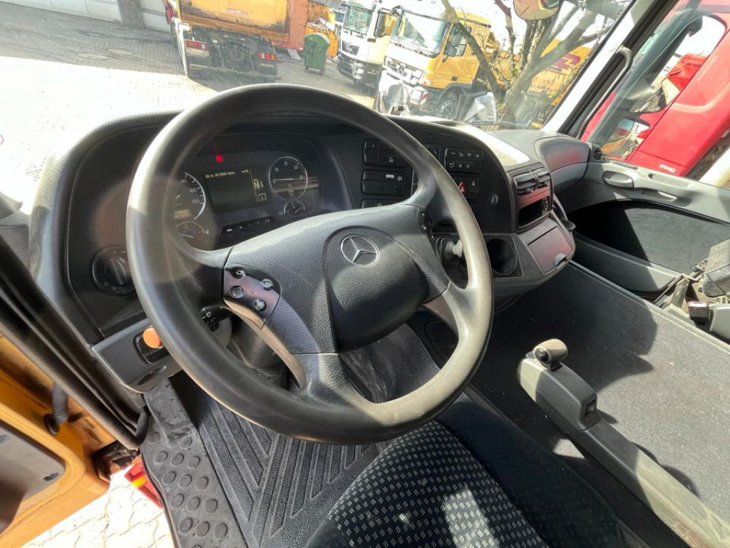 MERCEDES-BENZ Actros 1841 LS SZM - Nyergesvontató: 5 kép. MERCEDES-BENZ Actros 1841 LS SZM - Nyergesvontató: 5 kép.