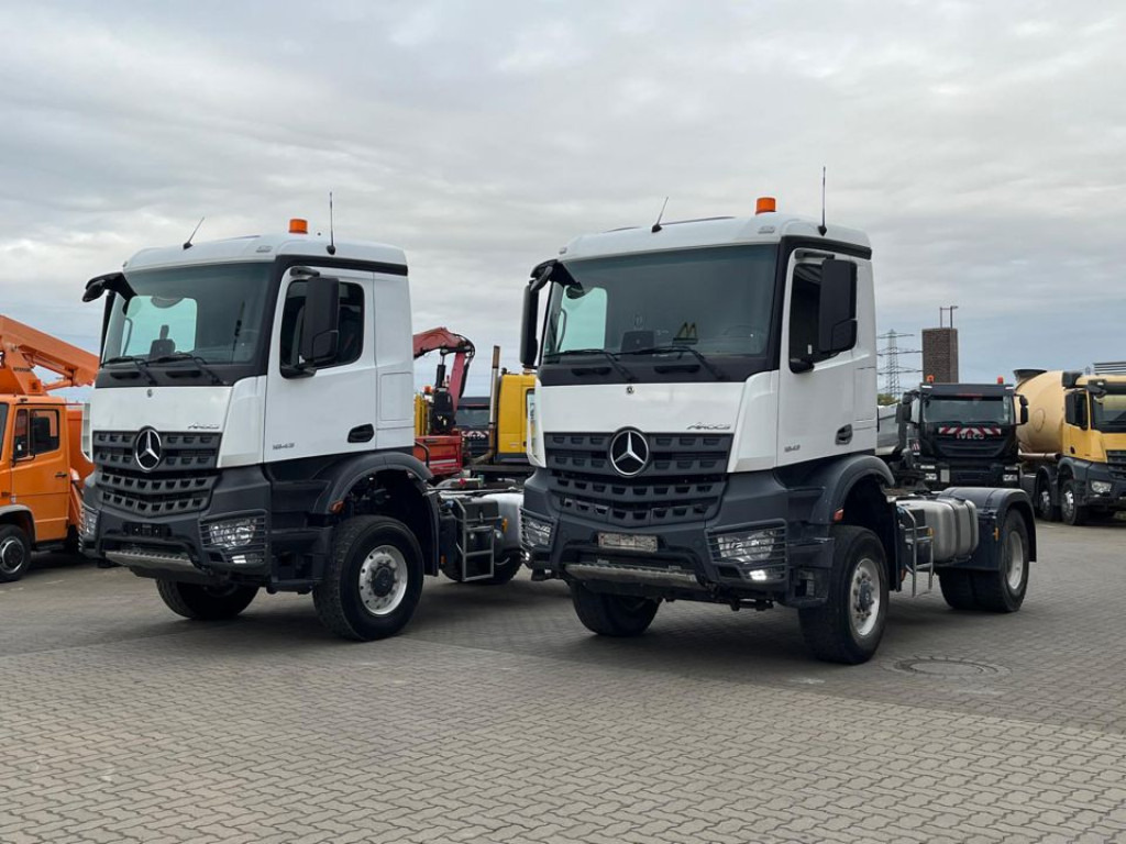 MERCEDES-BENZ Arocs 2043 AS 4x4 SZM nur 133TKM ! Kipphydraulik - Nyergesvontató: 1 kép. MERCEDES-BENZ Arocs 2043 AS 4x4 SZM nur 133TKM ! Kipphydraulik - Nyergesvontató: 1 kép.