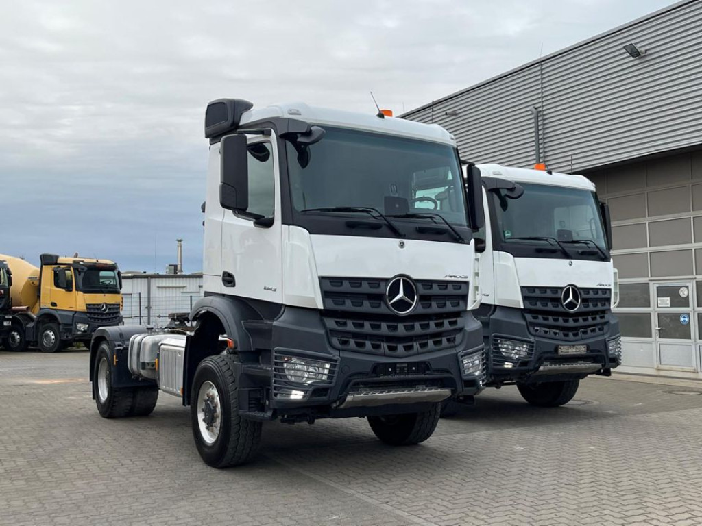 MERCEDES-BENZ Arocs 2043 AS 4x4 SZM nur 133TKM ! Kipphydraulik - Nyergesvontató: 3 kép. MERCEDES-BENZ Arocs 2043 AS 4x4 SZM nur 133TKM ! Kipphydraulik - Nyergesvontató: 3 kép.
