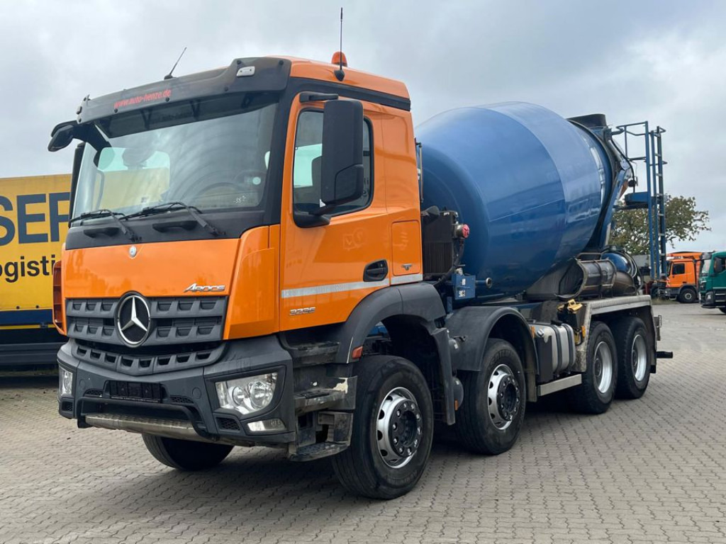 MERCEDES-BENZ Arocs 3236 8x4 Betonmischer Deutsch Top AP Achsen - Teherautó: 1 kép. MERCEDES-BENZ Arocs 3236 8x4 Betonmischer Deutsch Top AP Achsen - Teherautó: 1 kép.