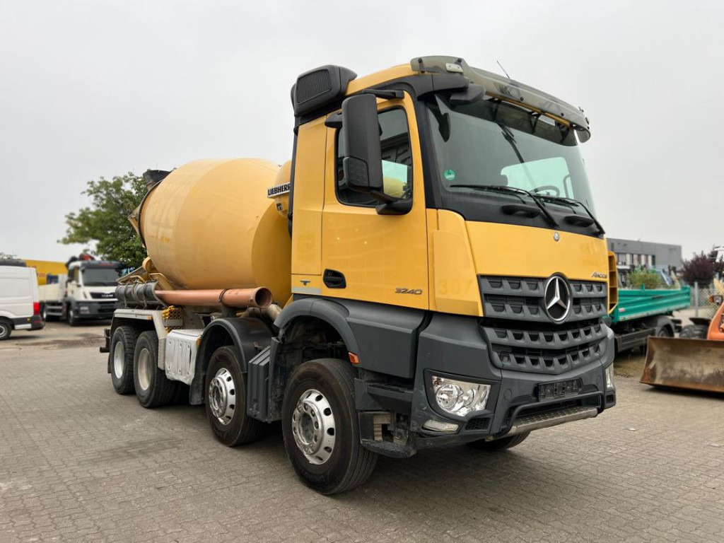 MERCEDES-BENZ Arocs 3240 B 8x4 Betonmischer Deutsch Top Liebherr - Teherautó: 2 kép. MERCEDES-BENZ Arocs 3240 B 8x4 Betonmischer Deutsch Top Liebherr - Teherautó: 2 kép.