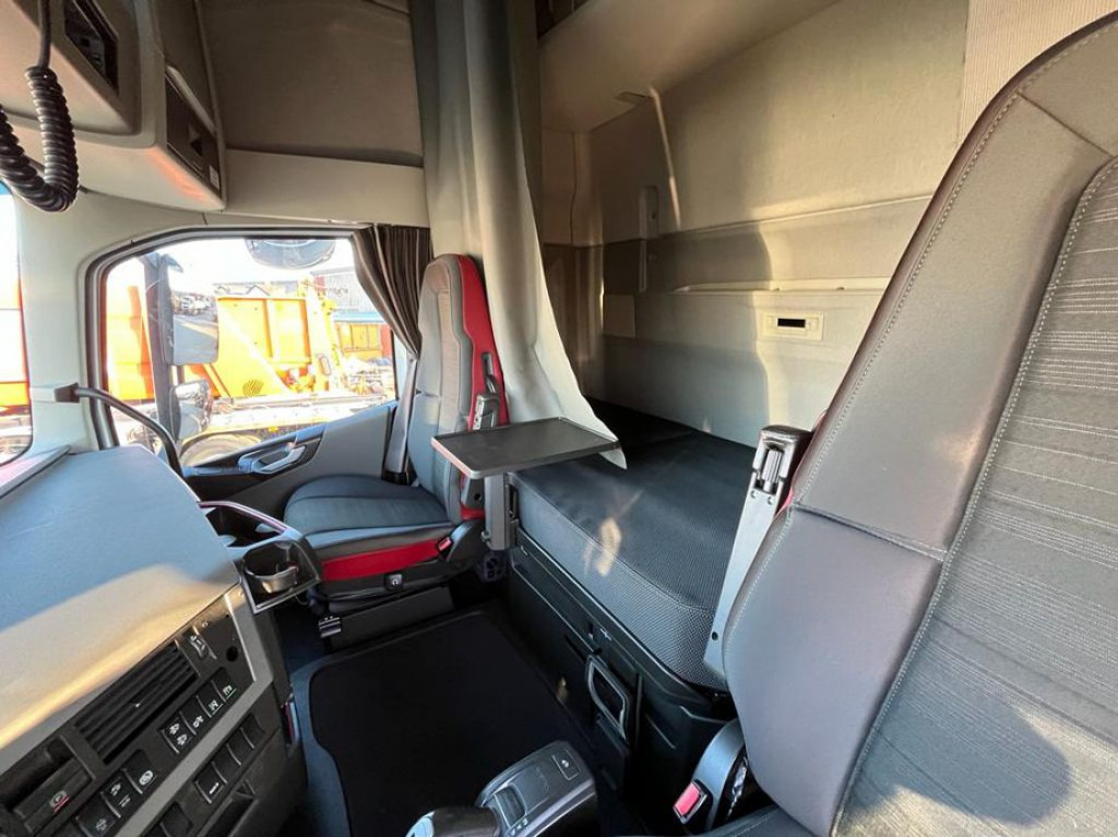 VOLVO (S) Truck FH 500 6x2 Abrollkipper Funkfernbedienung - Horgos rakodó teherautó: 3 kép. VOLVO (S) Truck FH 500 6x2 Abrollkipper Funkfernbedienung - Horgos rakodó teherautó: 3 kép.