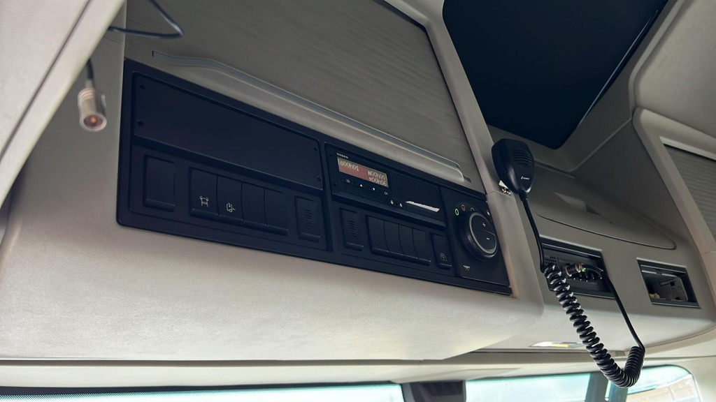 VOLVO (S) Truck FH 500 6x2 Abrollkipper Funkfernbedienung - Horgos rakodó teherautó: 2 kép. VOLVO (S) Truck FH 500 6x2 Abrollkipper Funkfernbedienung - Horgos rakodó teherautó: 2 kép.