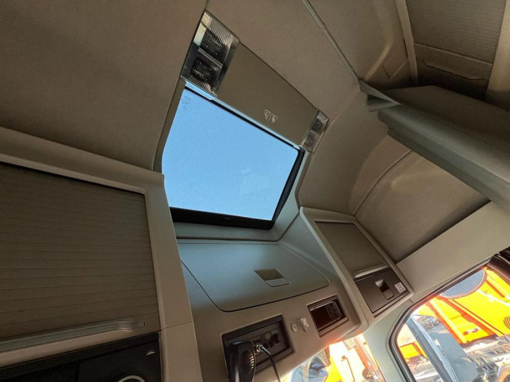 VOLVO (S) Truck FH 500 6x2 Abrollkipper Funkfernbedienung - Horgos rakodó teherautó: 5 kép. VOLVO (S) Truck FH 500 6x2 Abrollkipper Funkfernbedienung - Horgos rakodó teherautó: 5 kép.