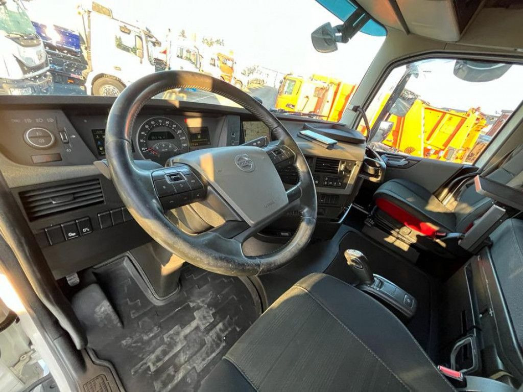 Volvo FH 500 6x2 Abrollkipper Funkfernbedienung - Horgos rakodó teherautó: 5 kép. Volvo FH 500 6x2 Abrollkipper Funkfernbedienung - Horgos rakodó teherautó: 5 kép.