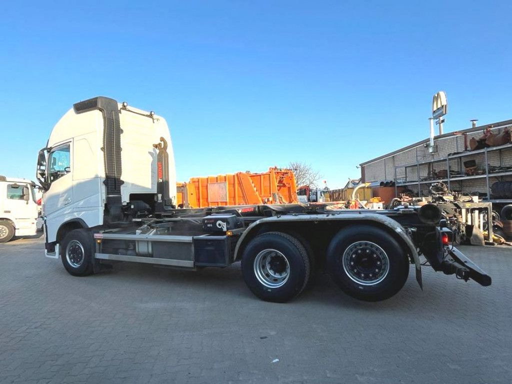 Volvo FH 500 6x2 Abrollkipper Funkfernbedienung - Horgos rakodó teherautó: 3 kép. Volvo FH 500 6x2 Abrollkipper Funkfernbedienung - Horgos rakodó teherautó: 3 kép.