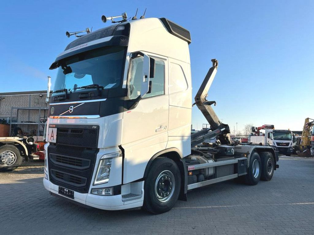 Volvo FH 500 6x2 Abrollkipper Funkfernbedienung - Horgos rakodó teherautó: 1 kép. Volvo FH 500 6x2 Abrollkipper Funkfernbedienung - Horgos rakodó teherautó: 1 kép.