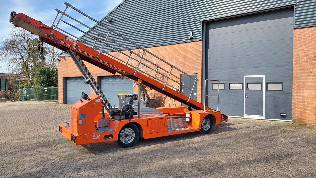 Belt Loader TLD NBL - Szállítószalagos jármű: 1 kép. Belt Loader TLD NBL - Szállítószalagos jármű: 1 kép.